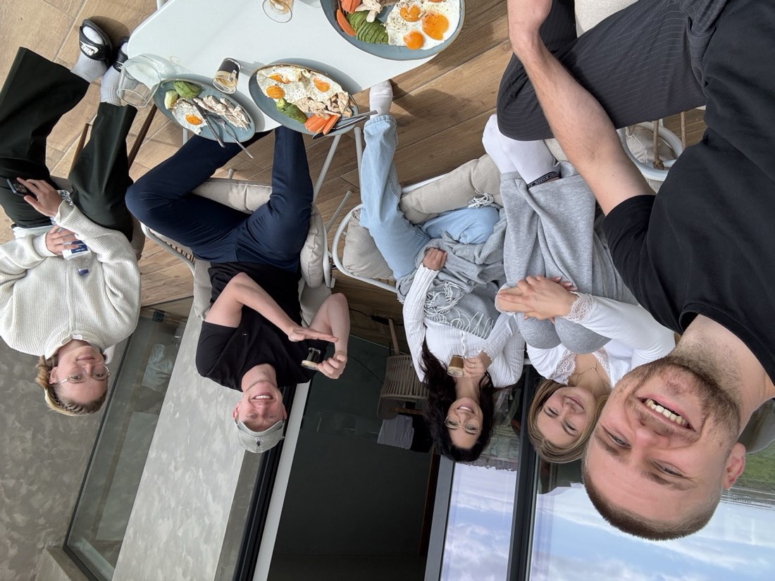 Das Team beim gemeinsamen Frühstück